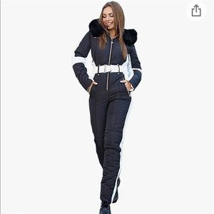 Snowsuit size small - worn once on a ski trip!